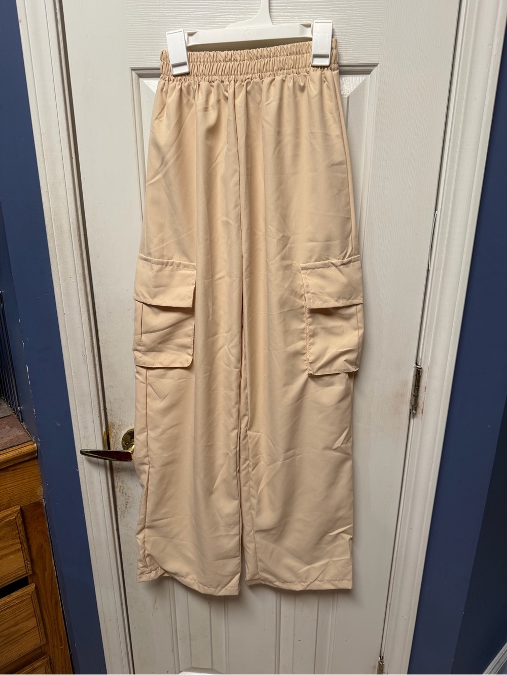 Amazon Women's Wide-Leg Cargo Pants - Beige Small